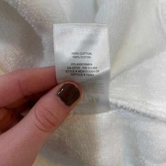 Exclusive Aritzia Bathrobe - Picture 6 of 6